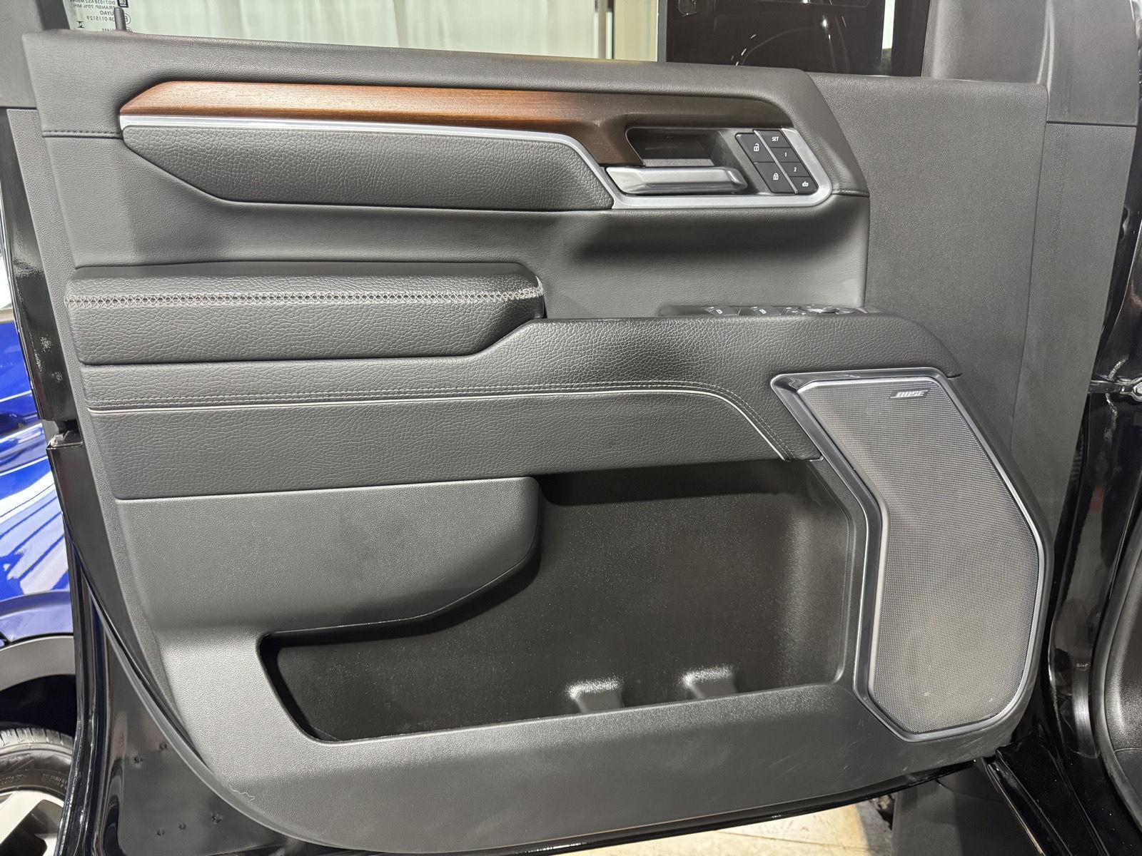 Vehicle photo 11