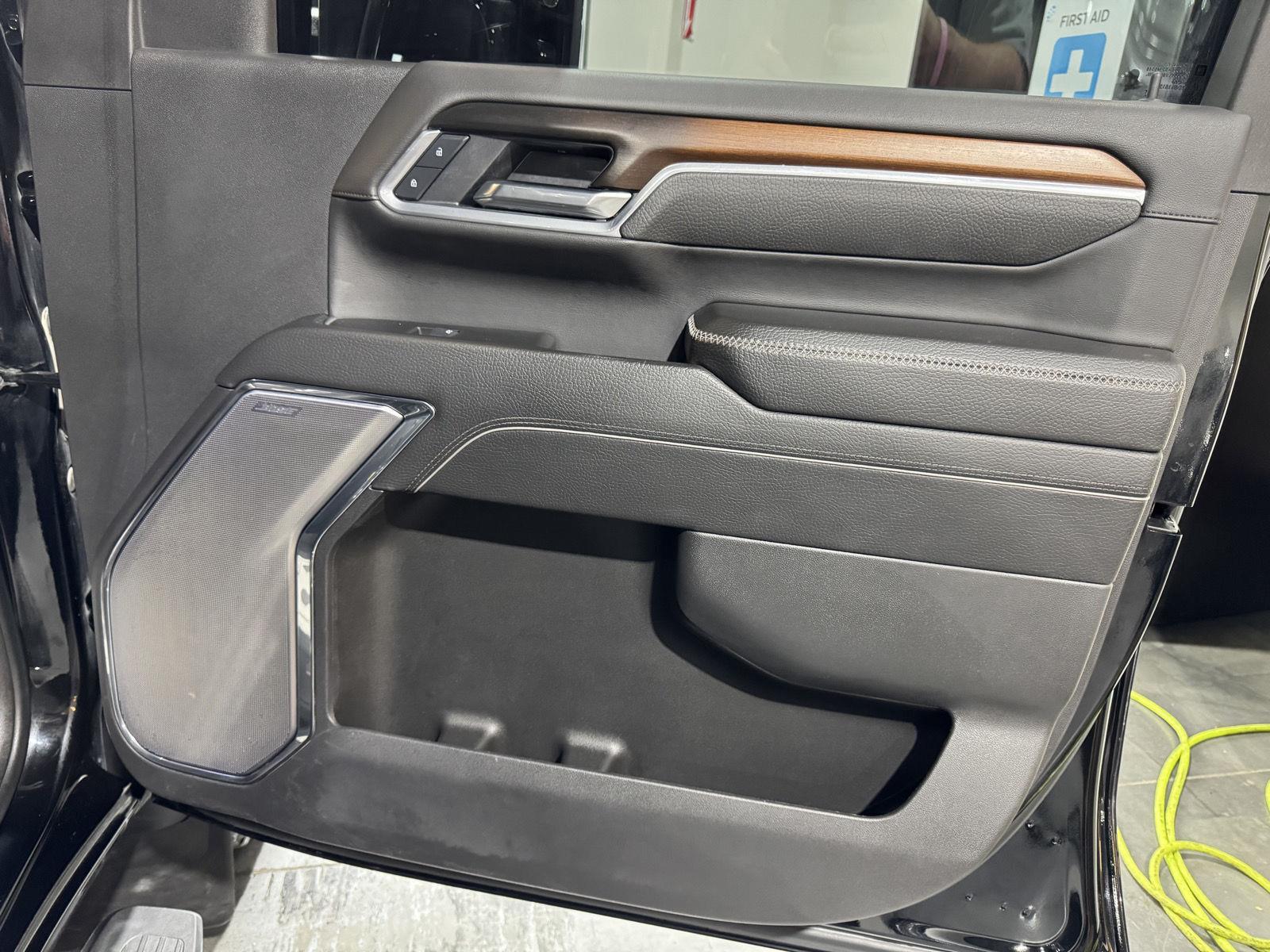 Vehicle photo 13
