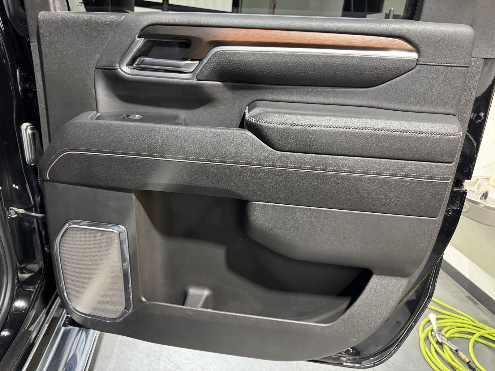 Vehicle photo 15