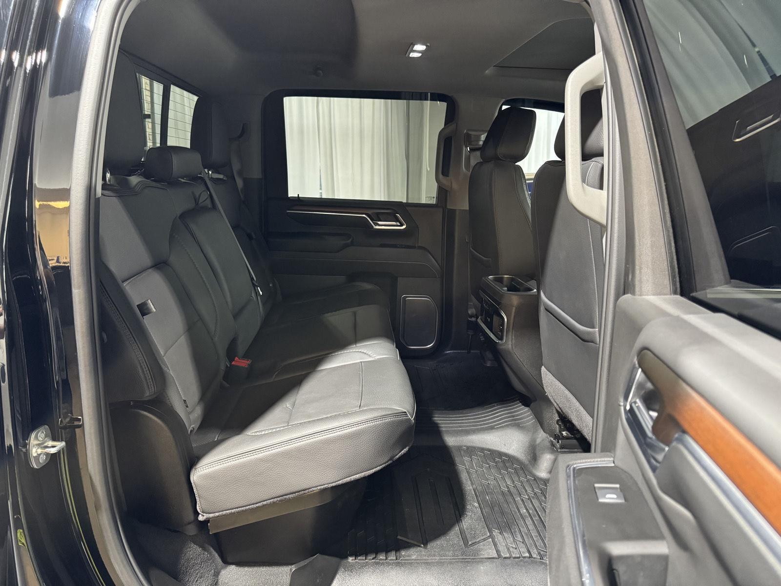 Vehicle photo 16