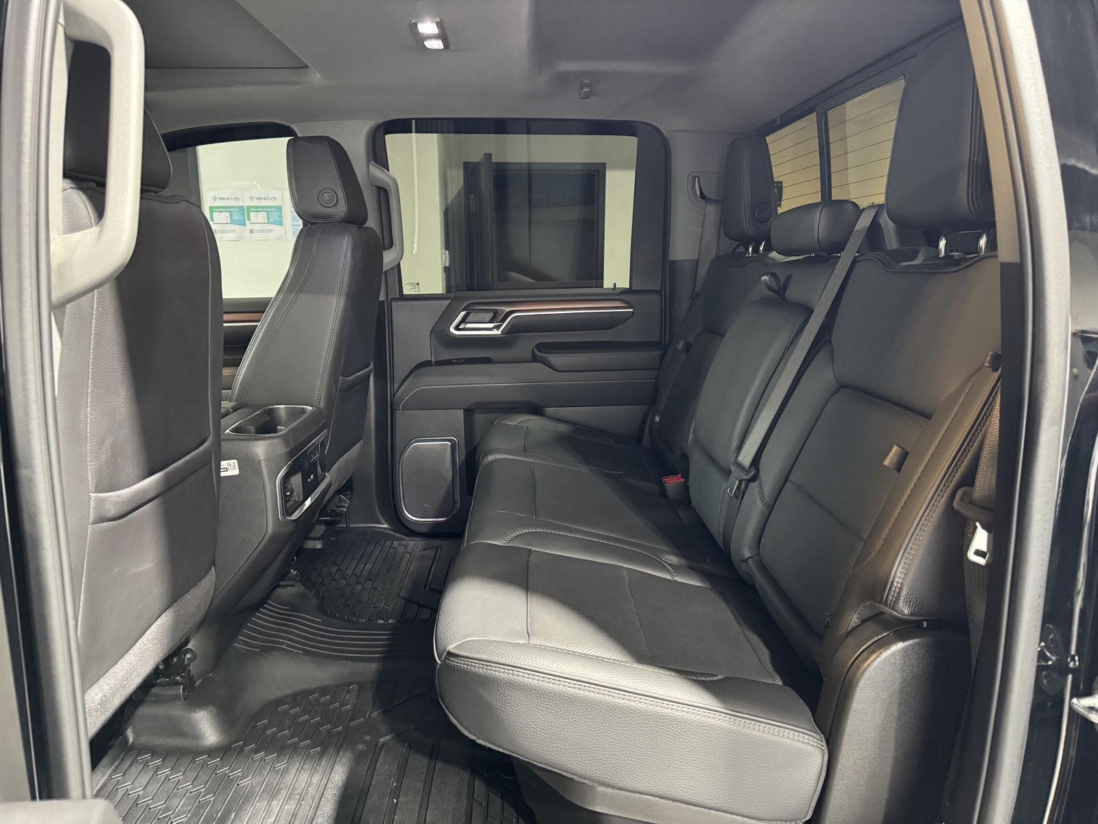 Vehicle photo 18