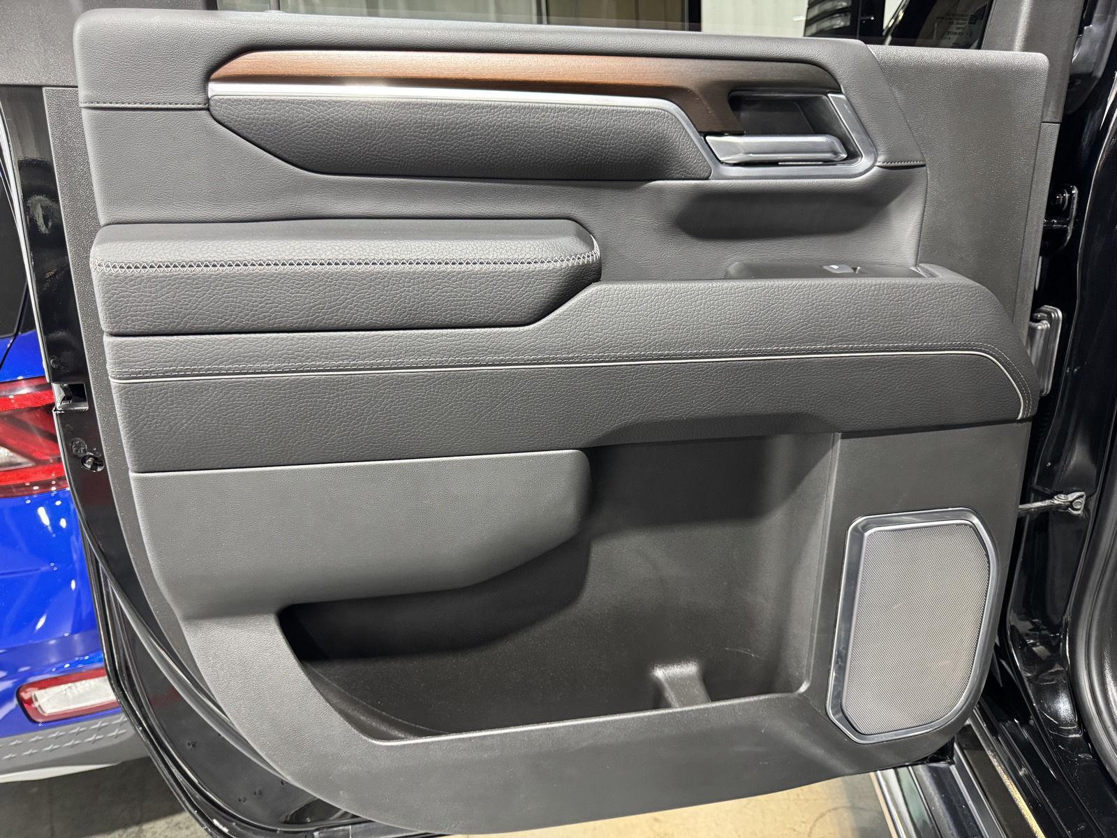 Vehicle photo 19