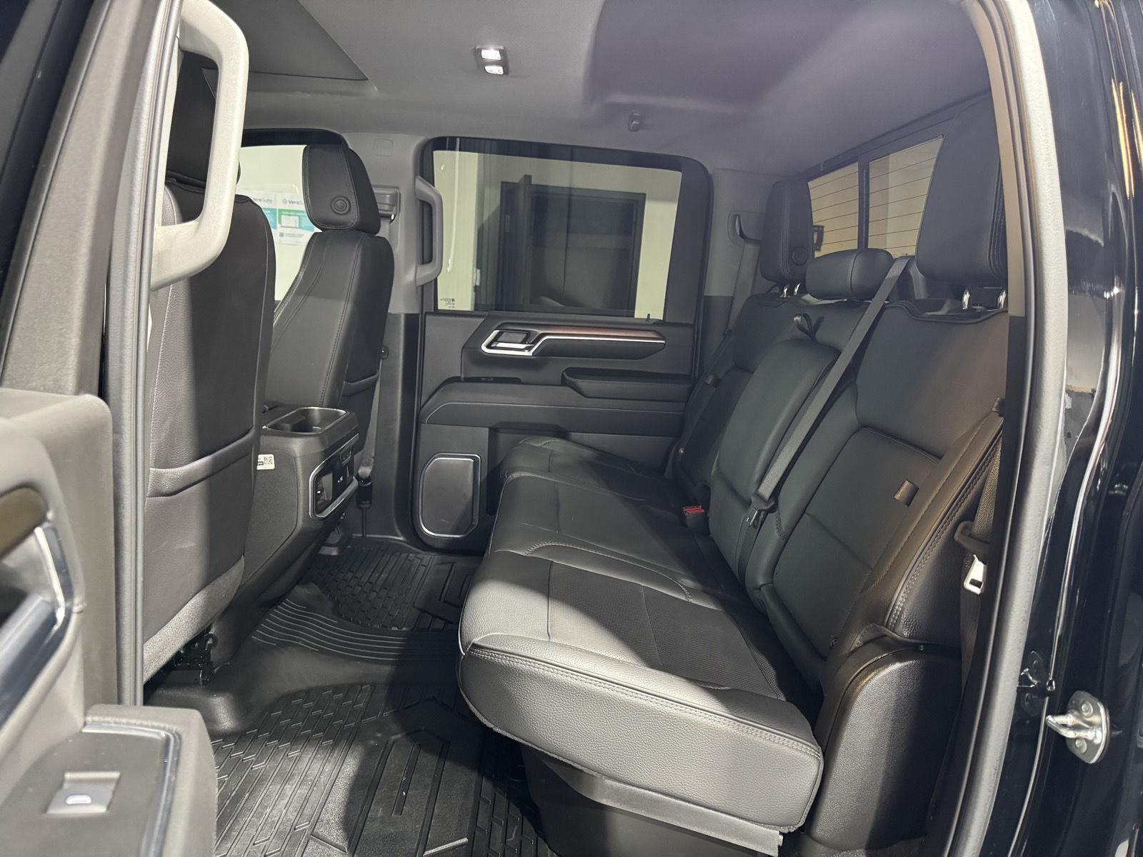 Vehicle photo 20