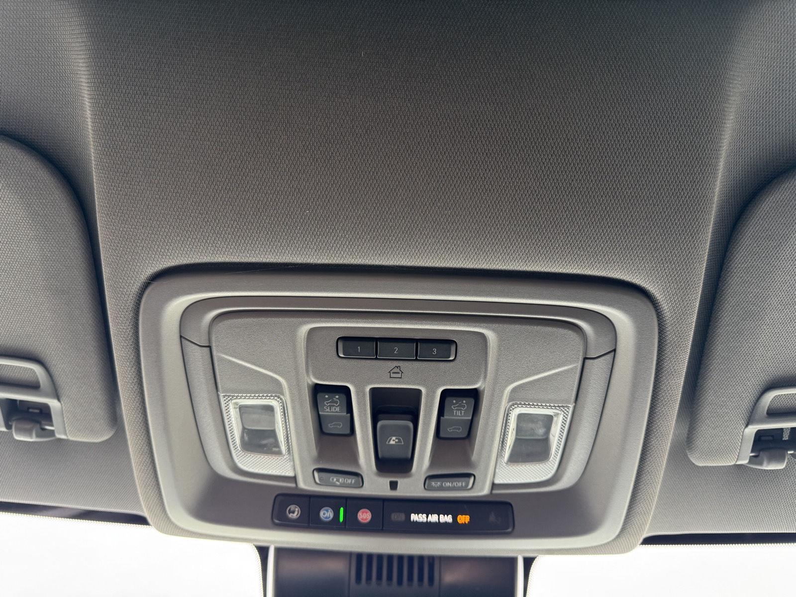 Vehicle photo 21