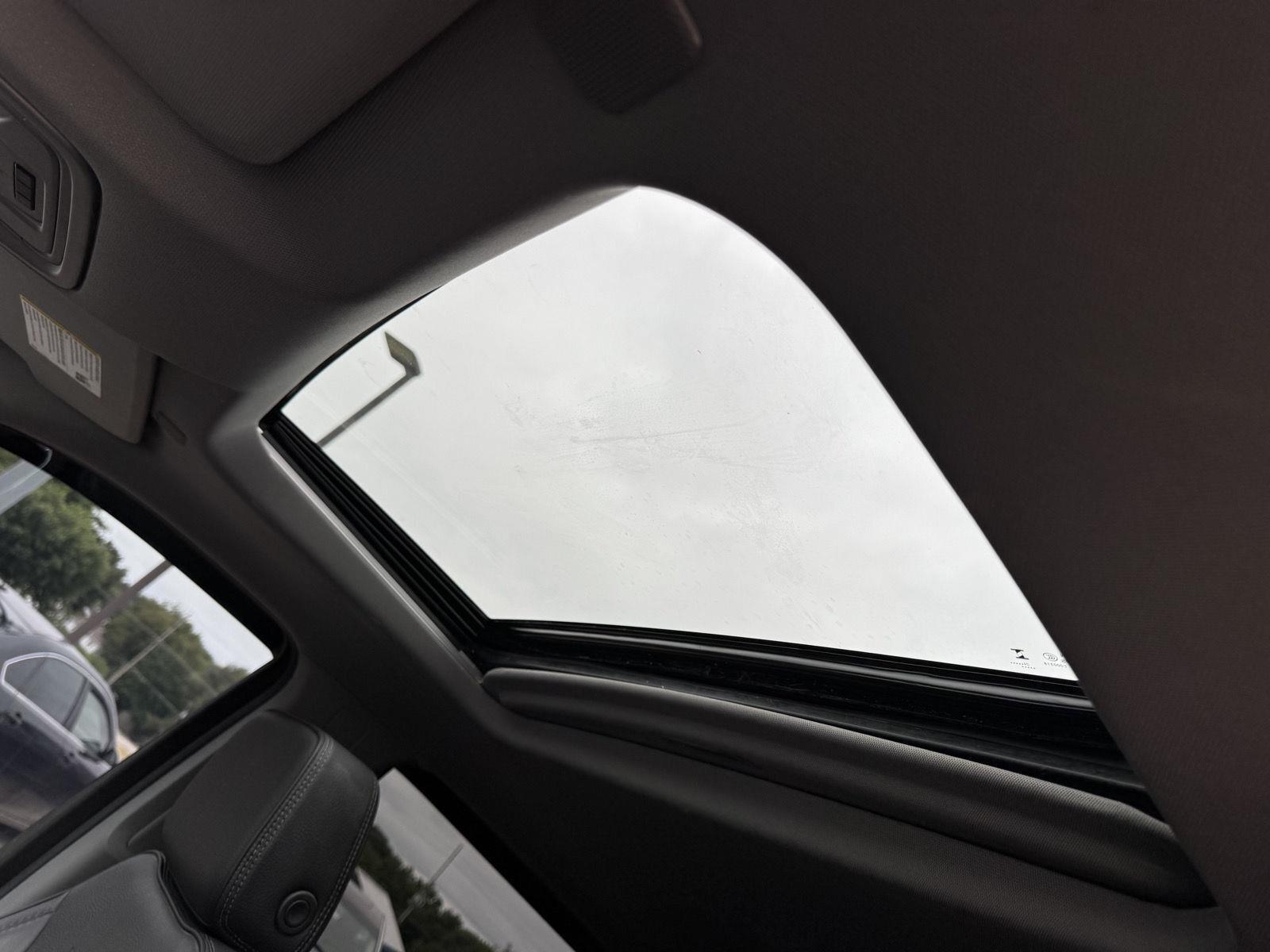Vehicle photo 22