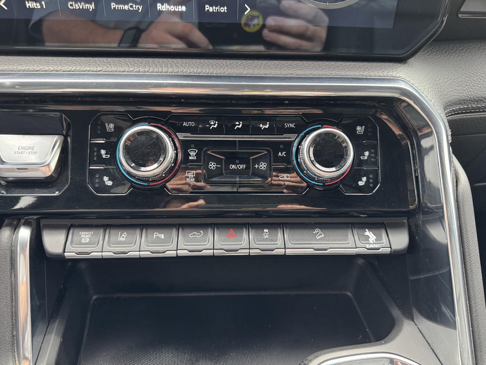 Vehicle photo 24