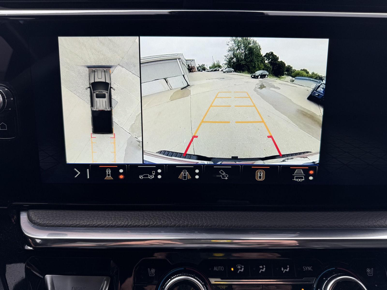 Vehicle photo 25