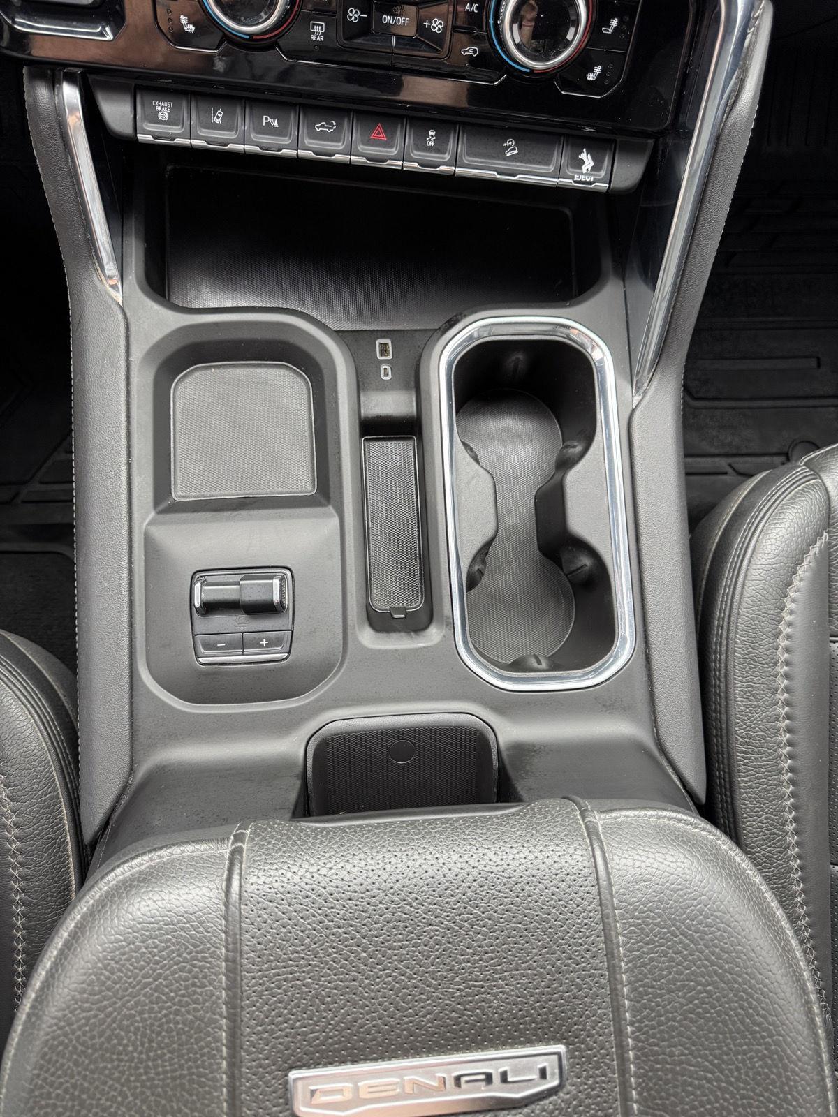 Vehicle photo 26