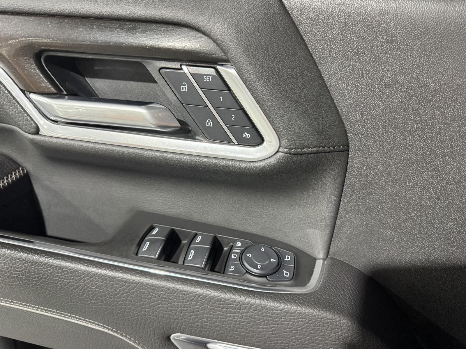 Vehicle photo 27
