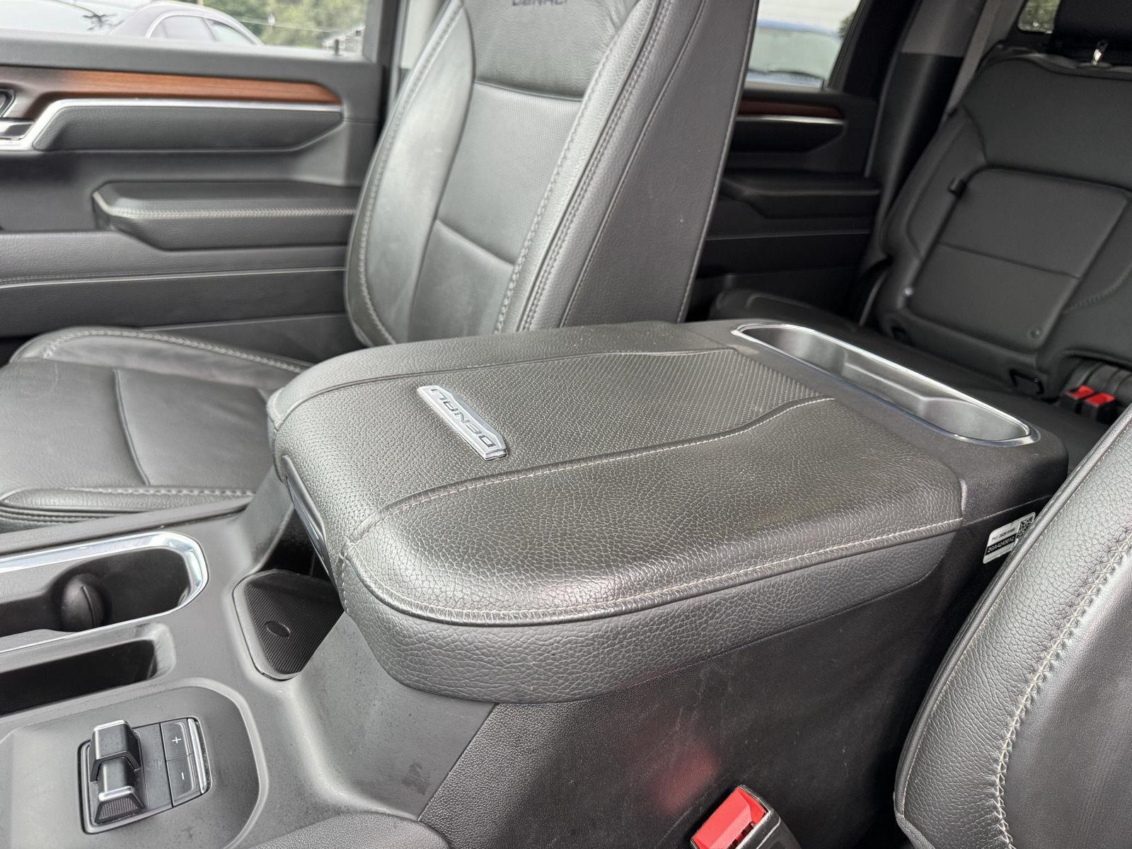Vehicle photo 28