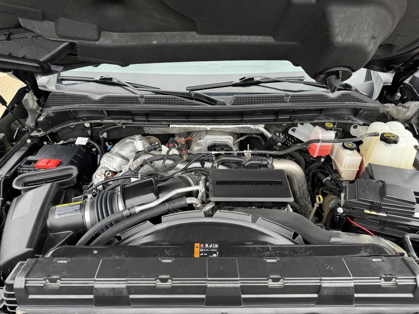 Vehicle photo 30