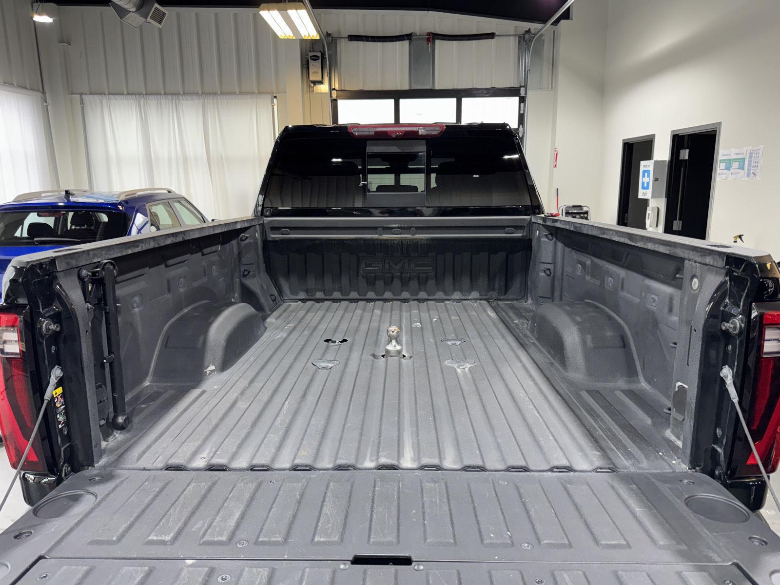 Vehicle photo 31