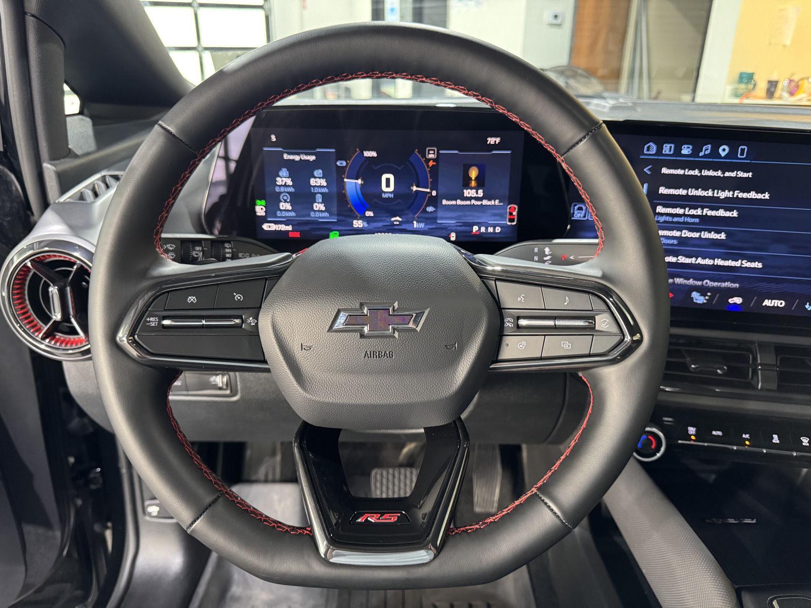 Vehicle photo 13
