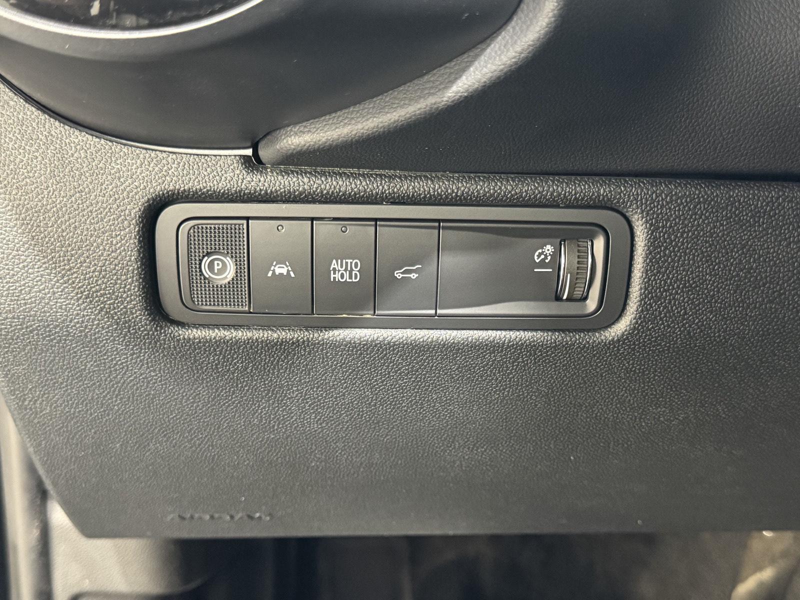 Vehicle photo 17