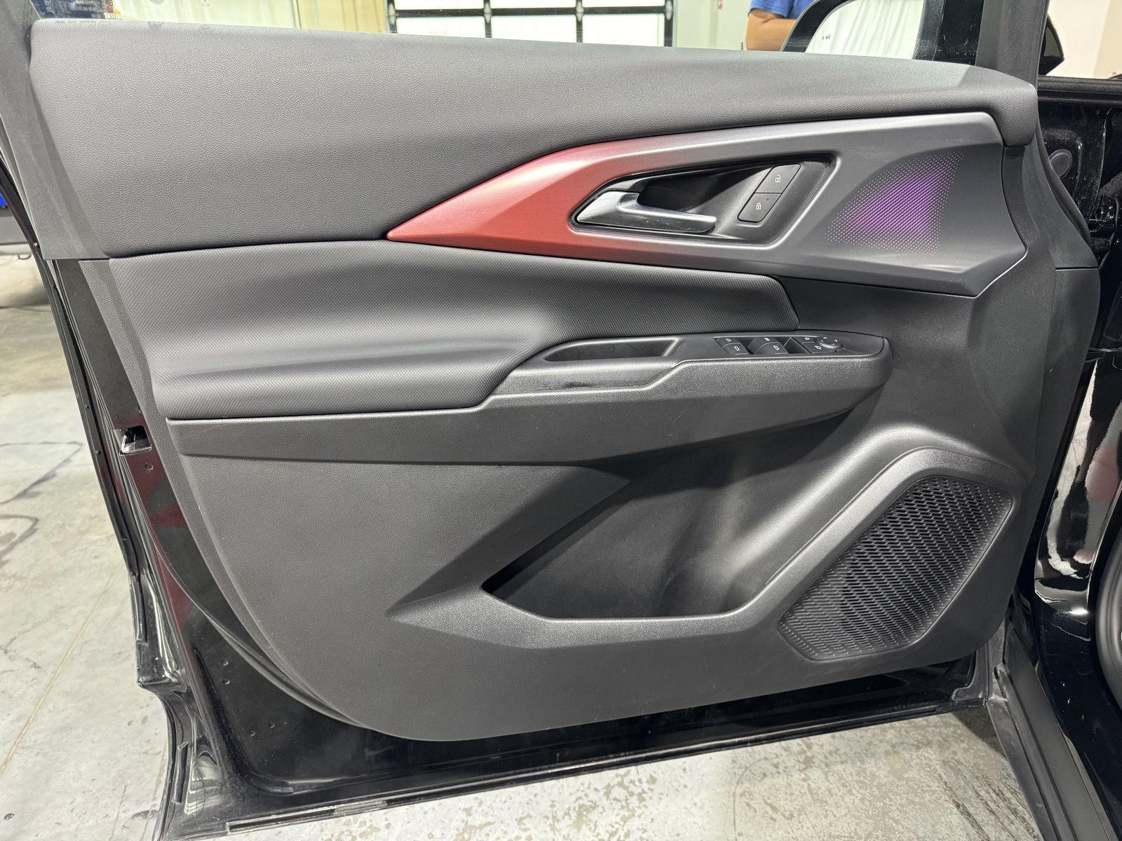 Vehicle photo 18