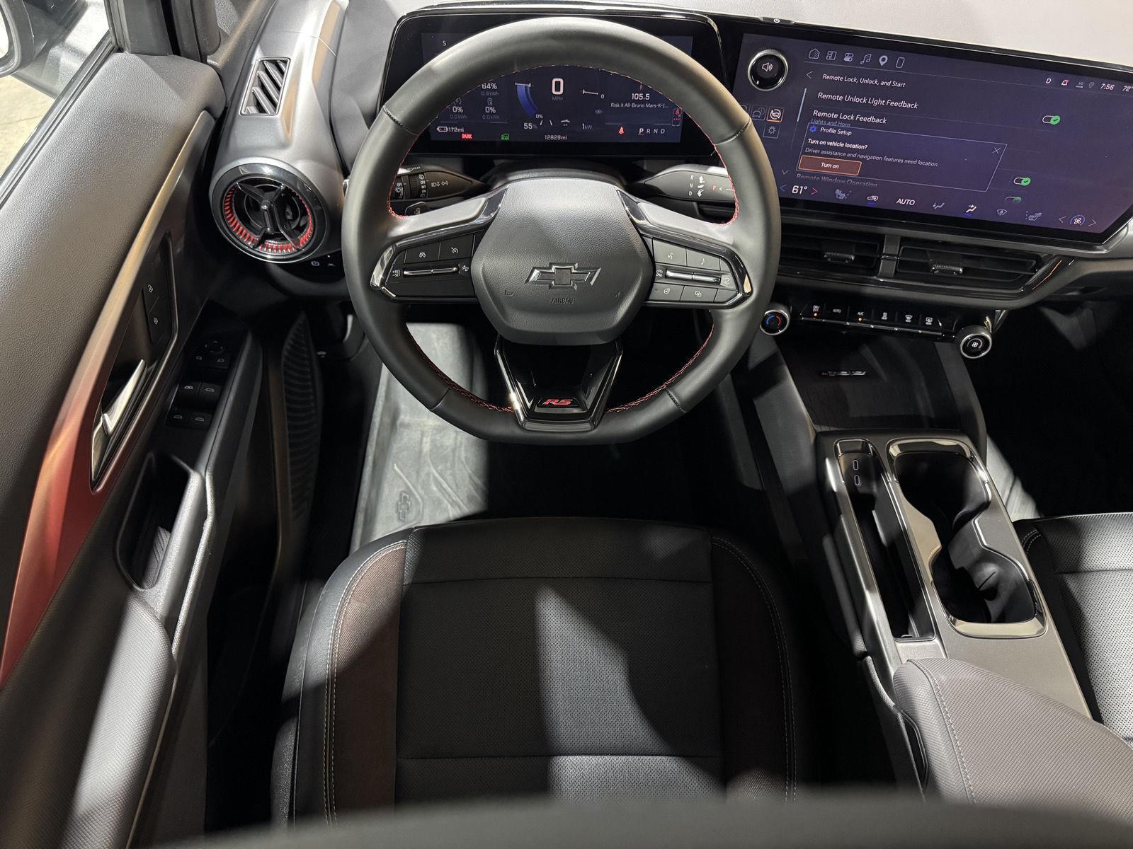 Vehicle photo 23