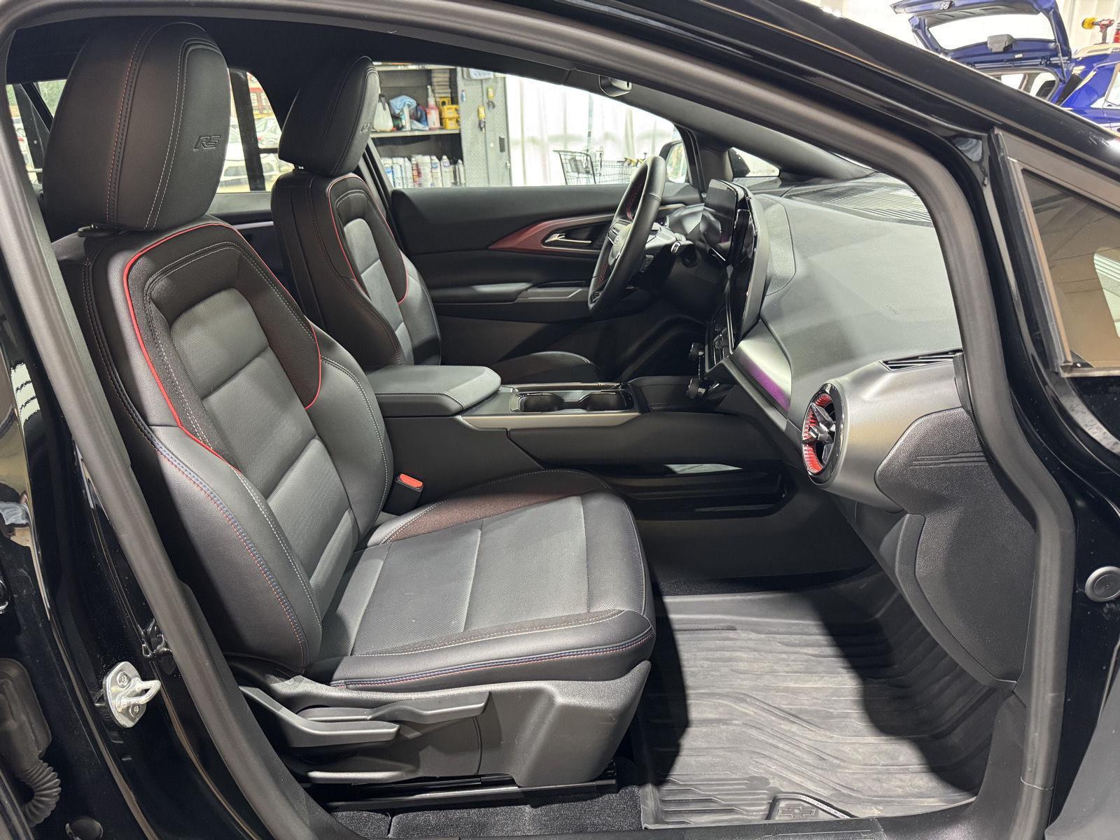 Vehicle photo 25
