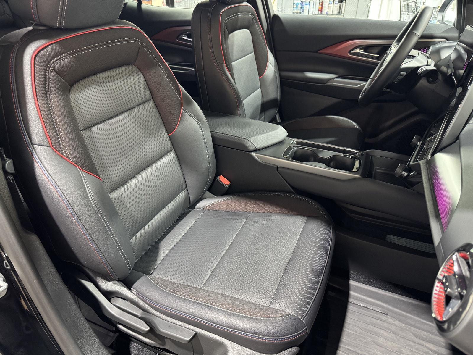 Vehicle photo 26