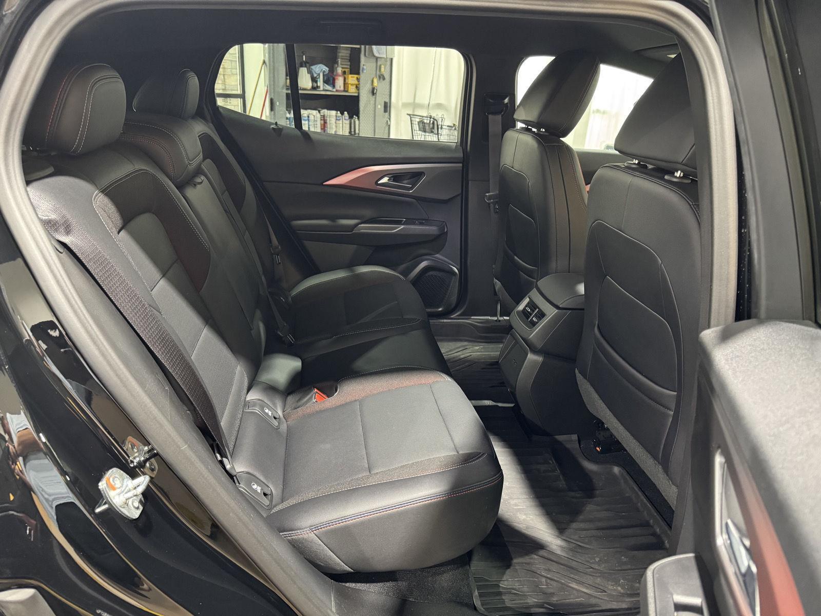 Vehicle photo 28