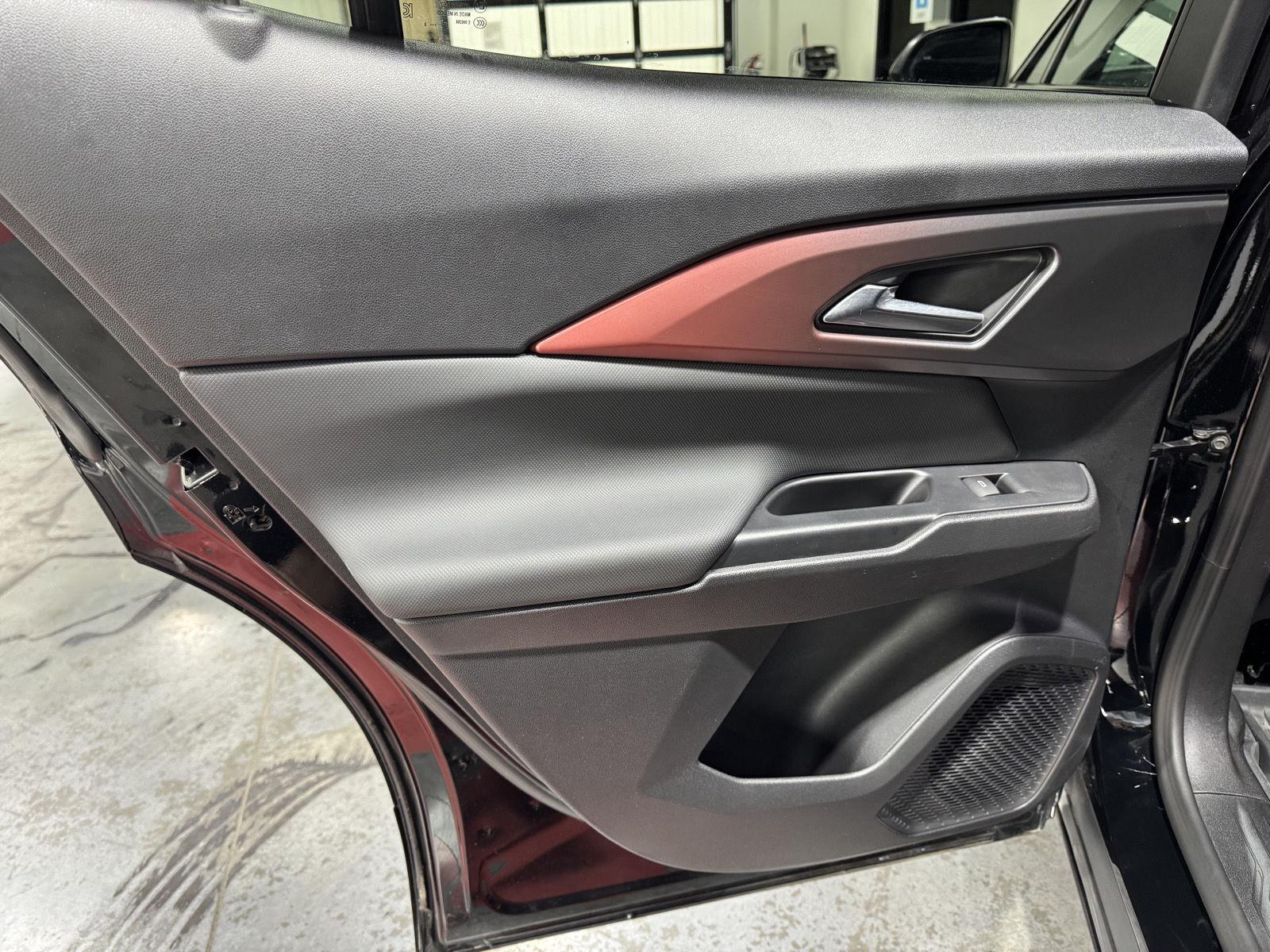 Vehicle photo 29