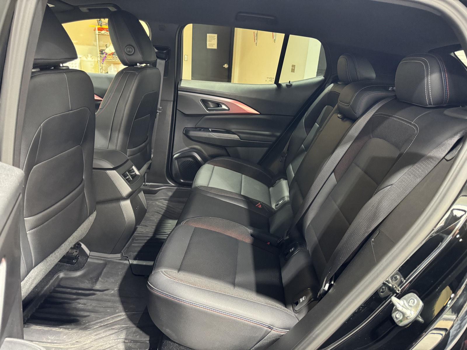 Vehicle photo 30