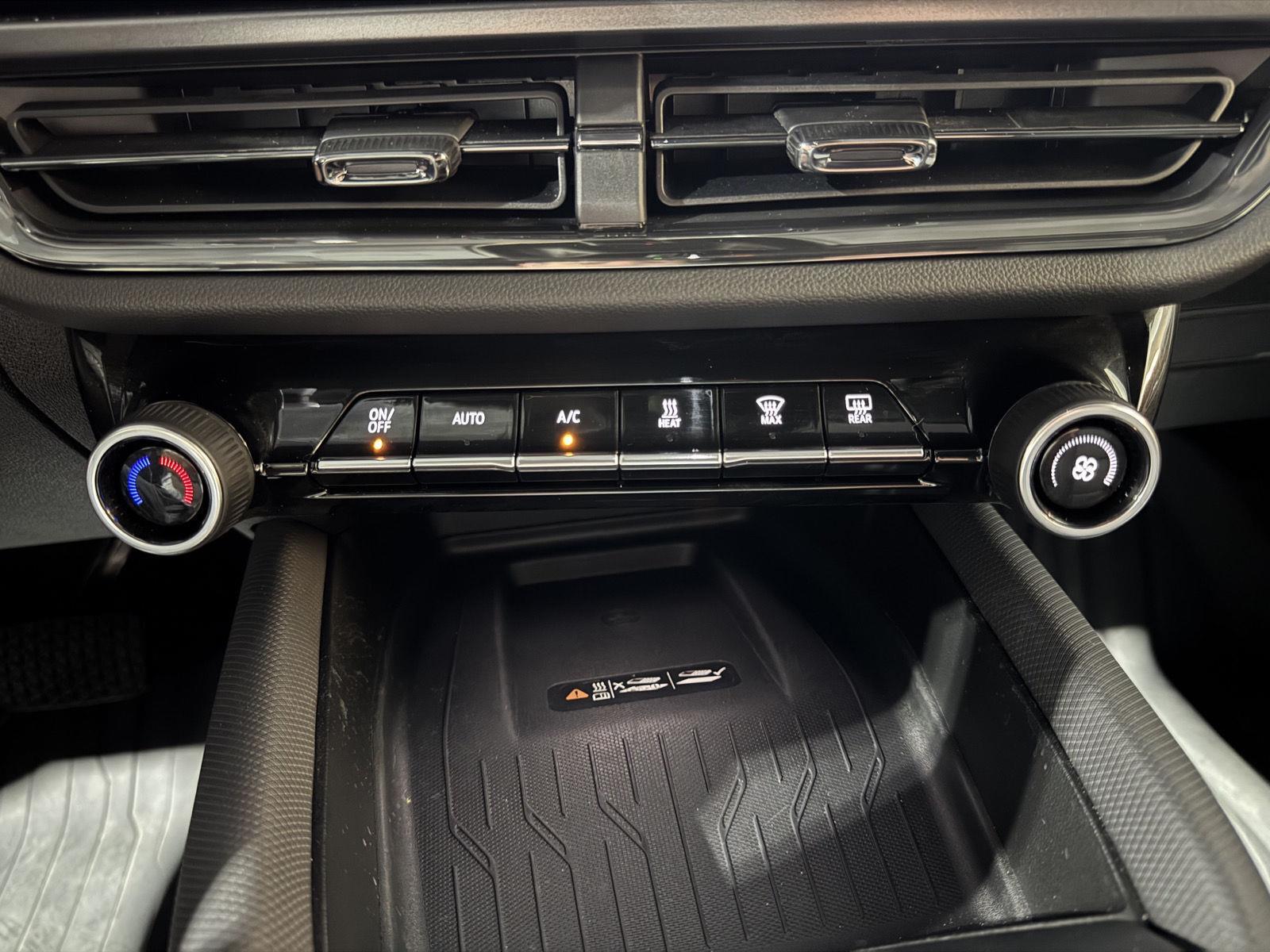 Vehicle photo 34
