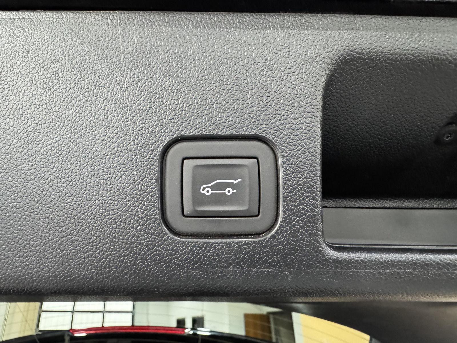 Vehicle photo 43