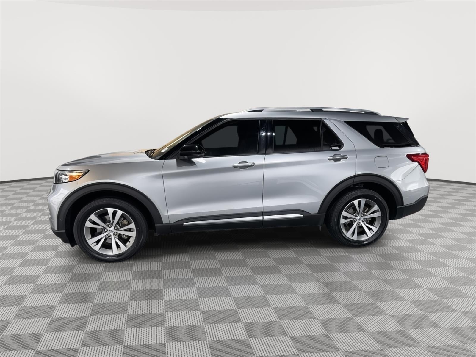 Vehicle photo 2