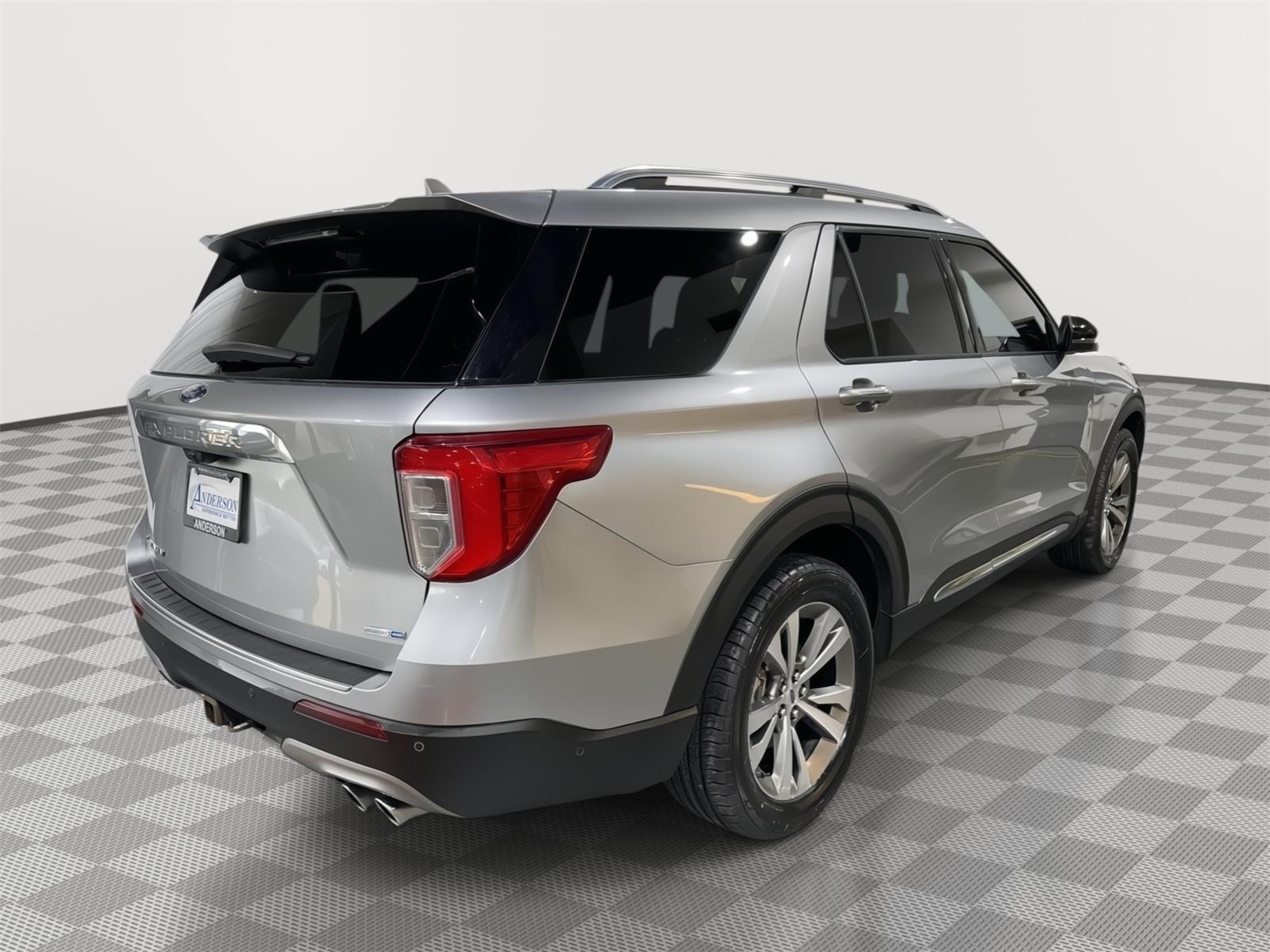 Vehicle photo 7