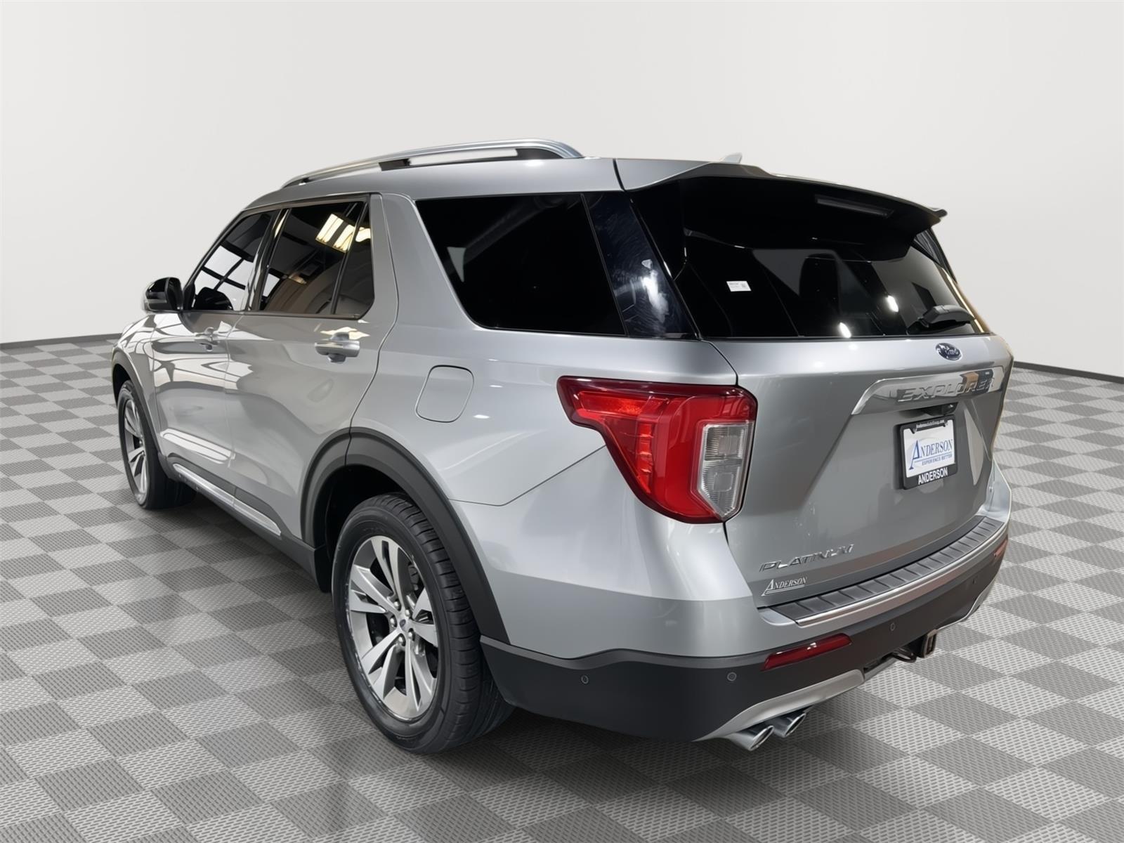 Vehicle photo 9