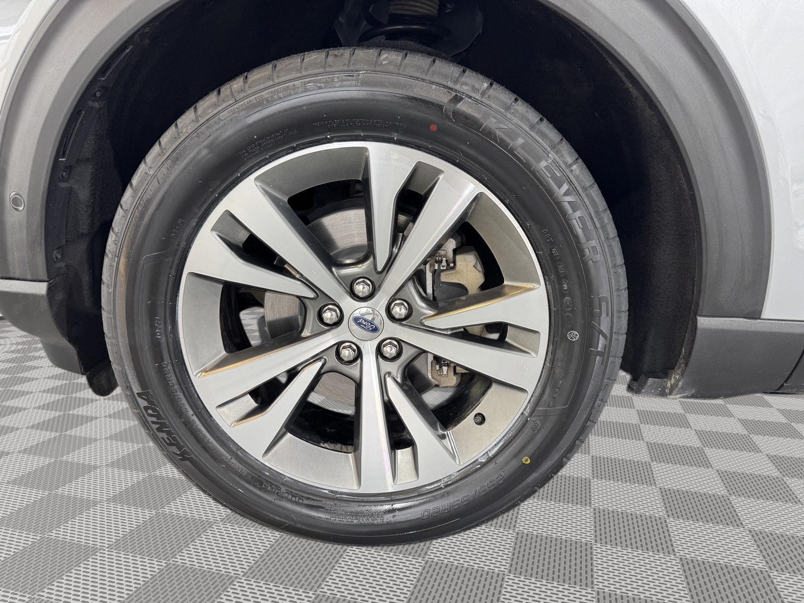Vehicle photo 10