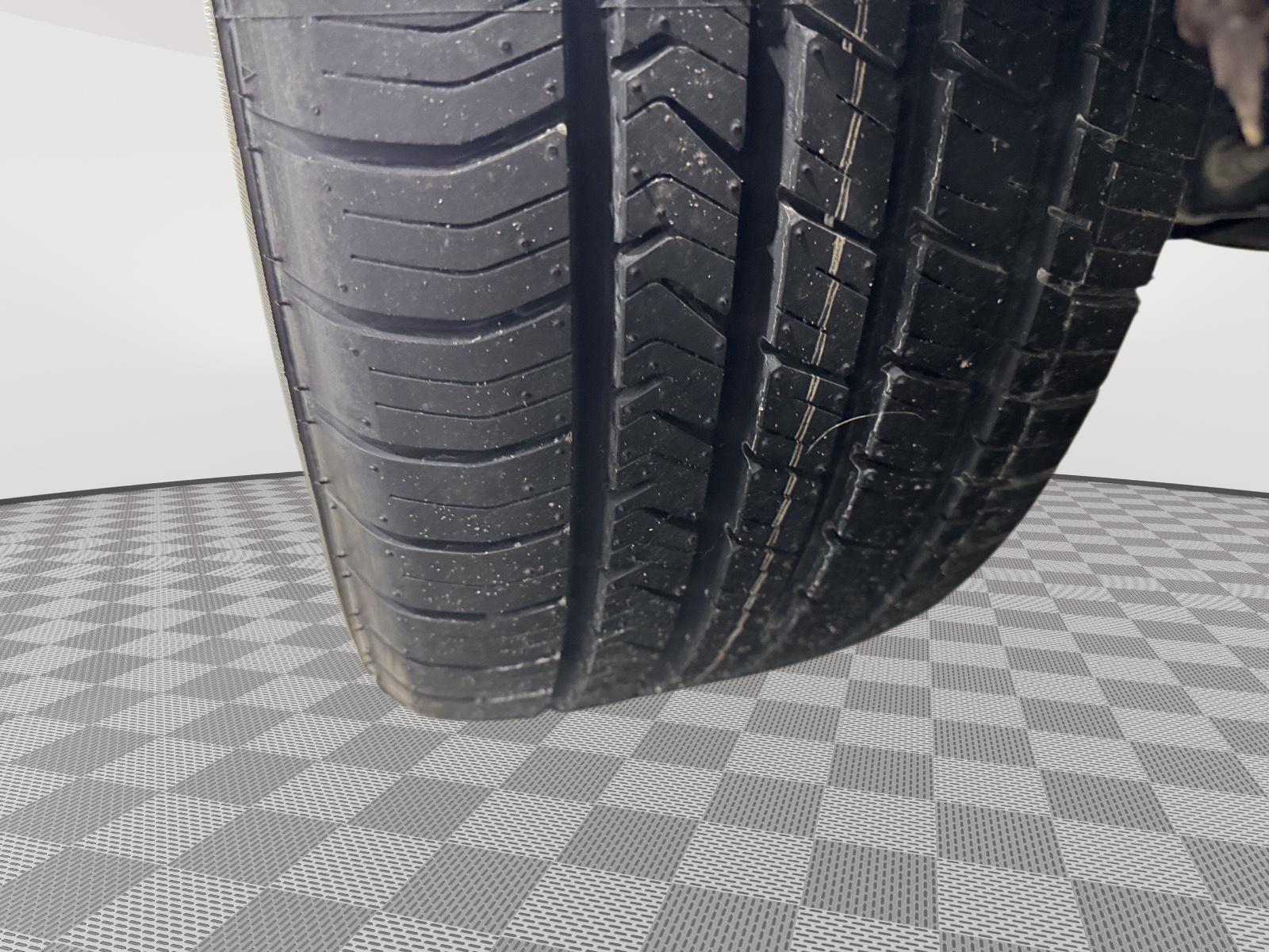 Vehicle photo 11