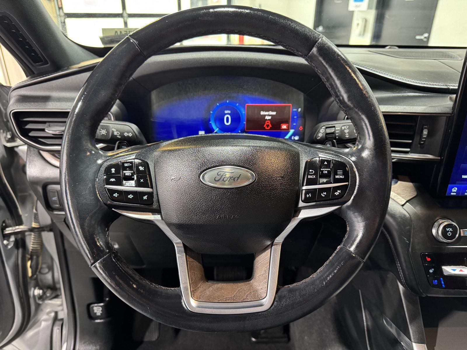 Vehicle photo 12