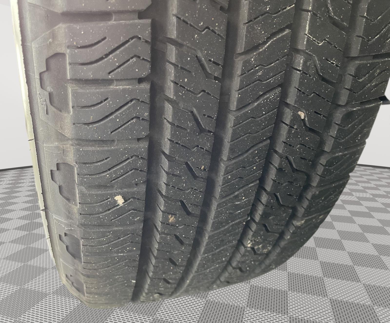 Vehicle photo 11