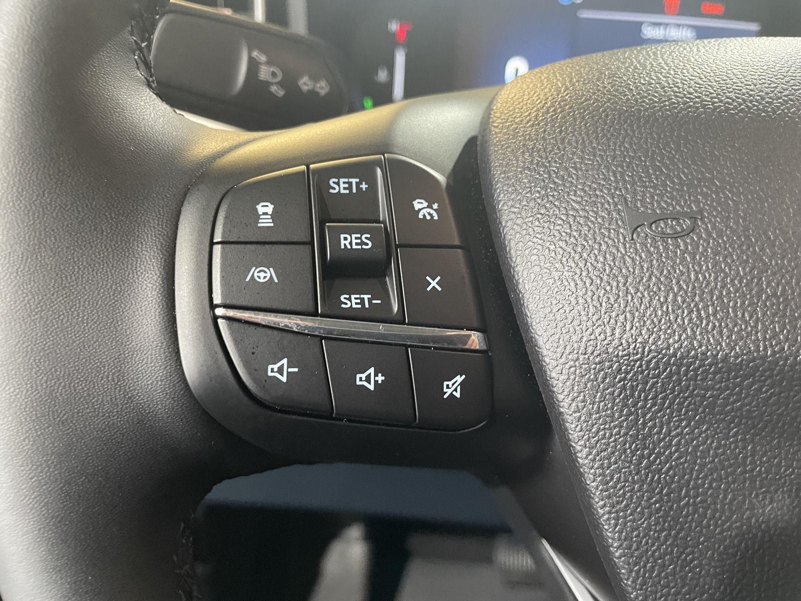 Vehicle photo 37