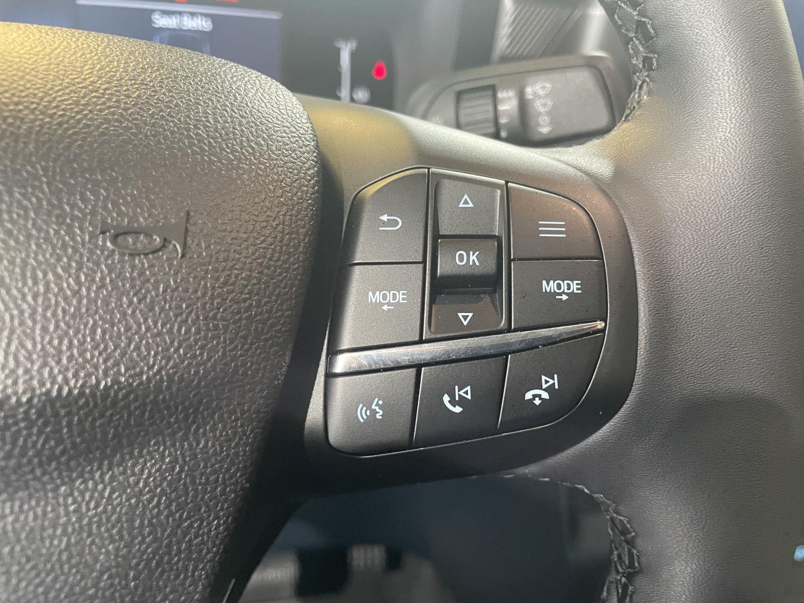 Vehicle photo 38