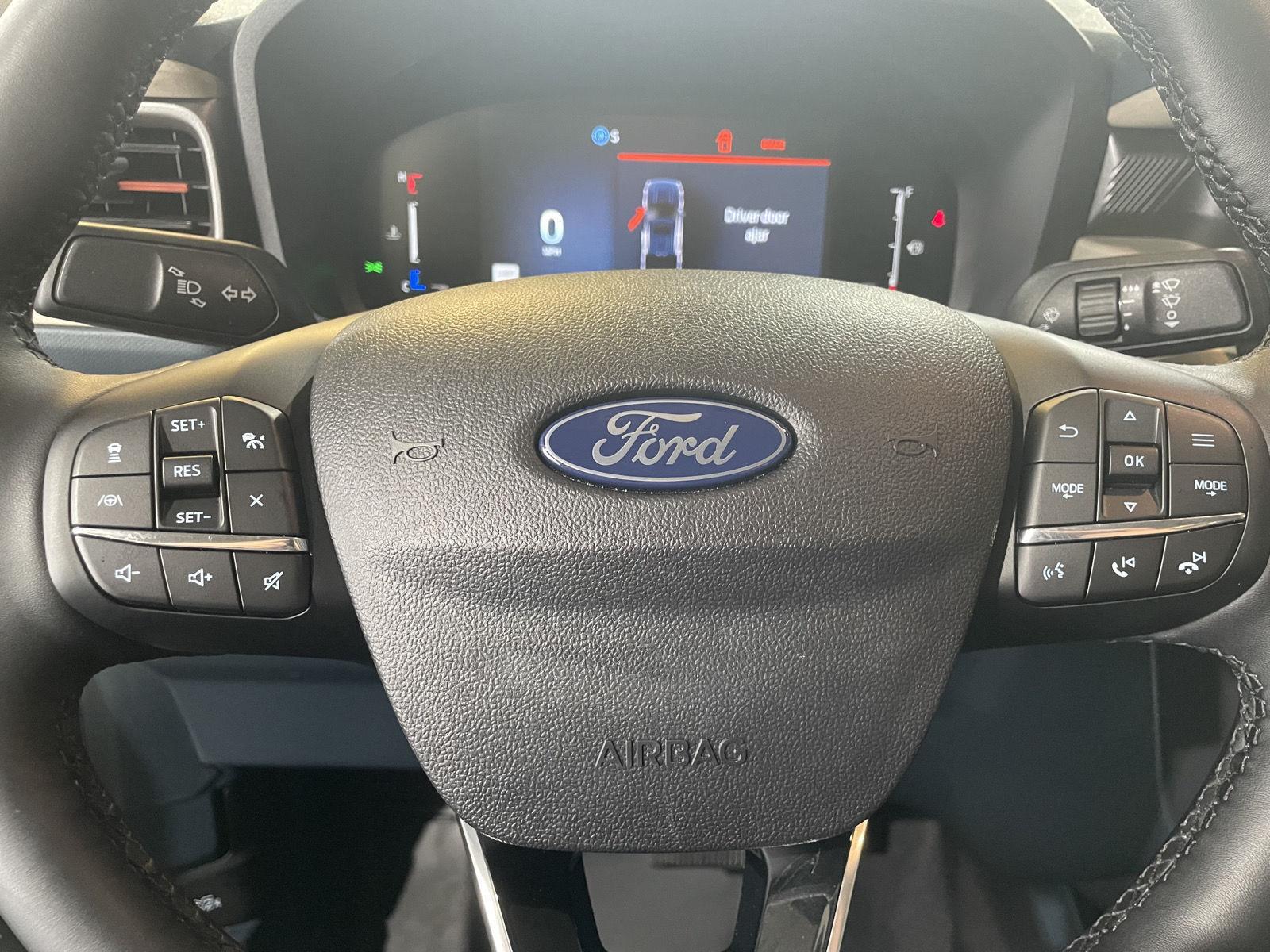 Vehicle photo 40