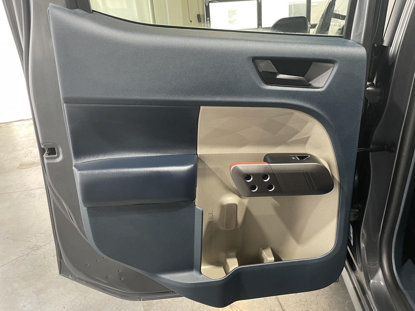 Vehicle photo 44