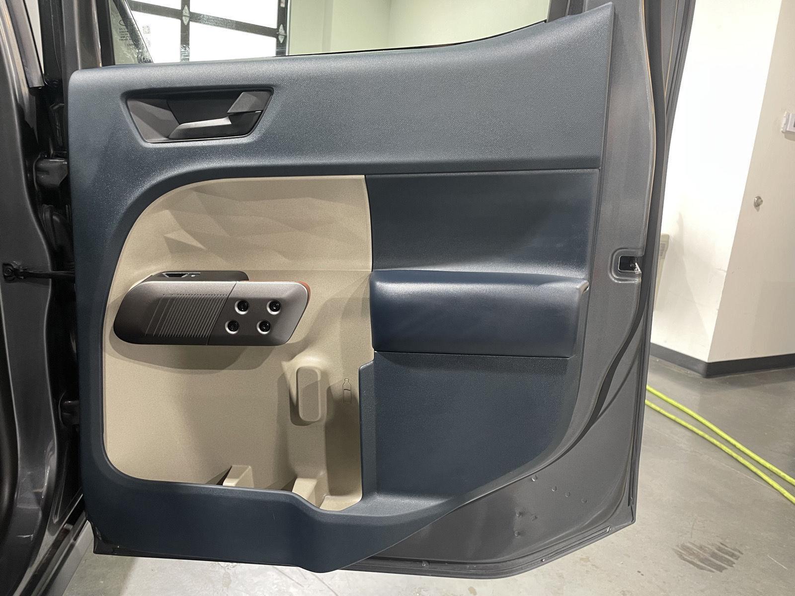 Vehicle photo 54