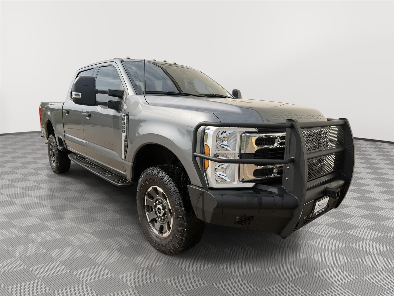 Vehicle photo 3