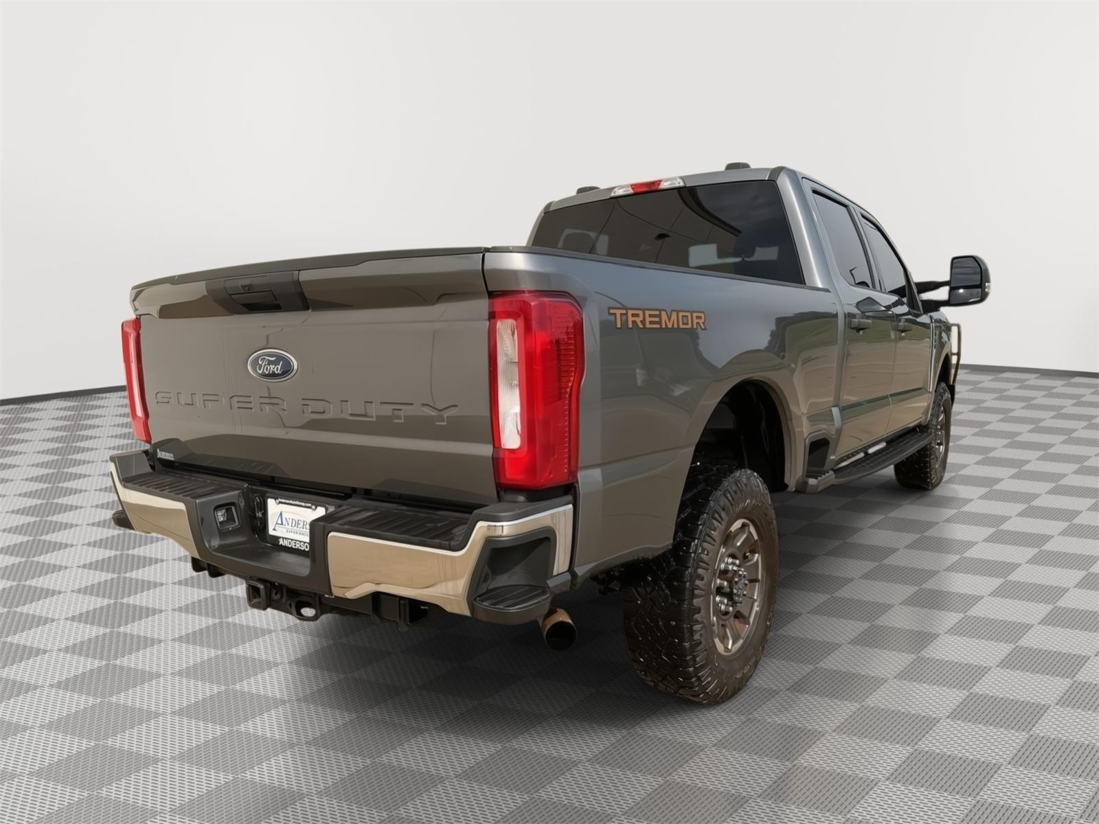 Vehicle photo 5