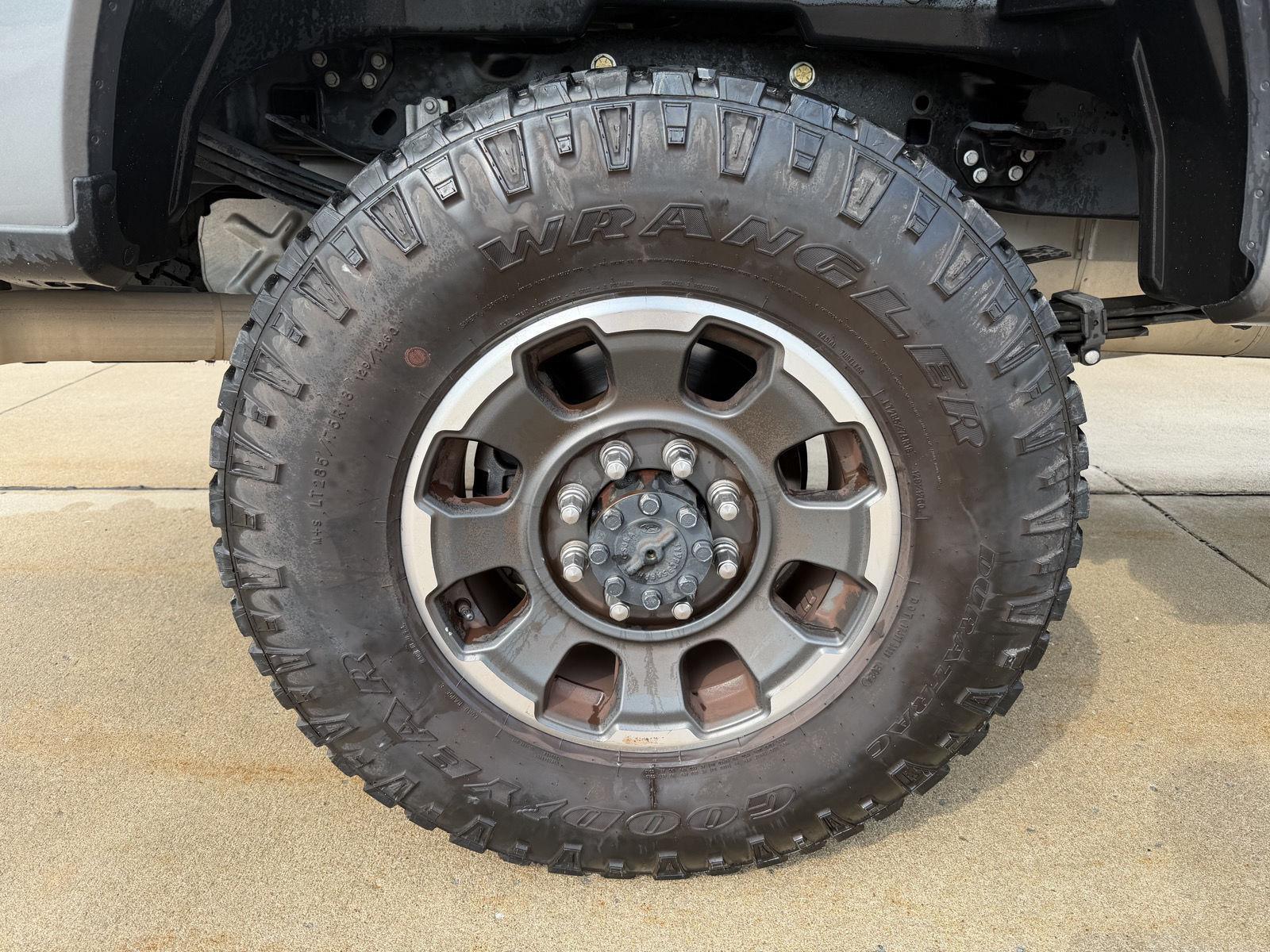 Vehicle photo 9
