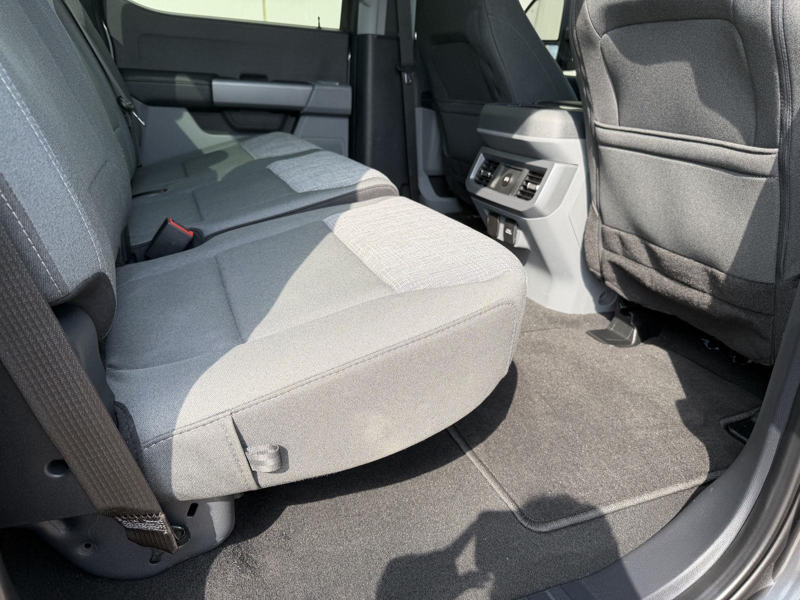 Vehicle photo 13