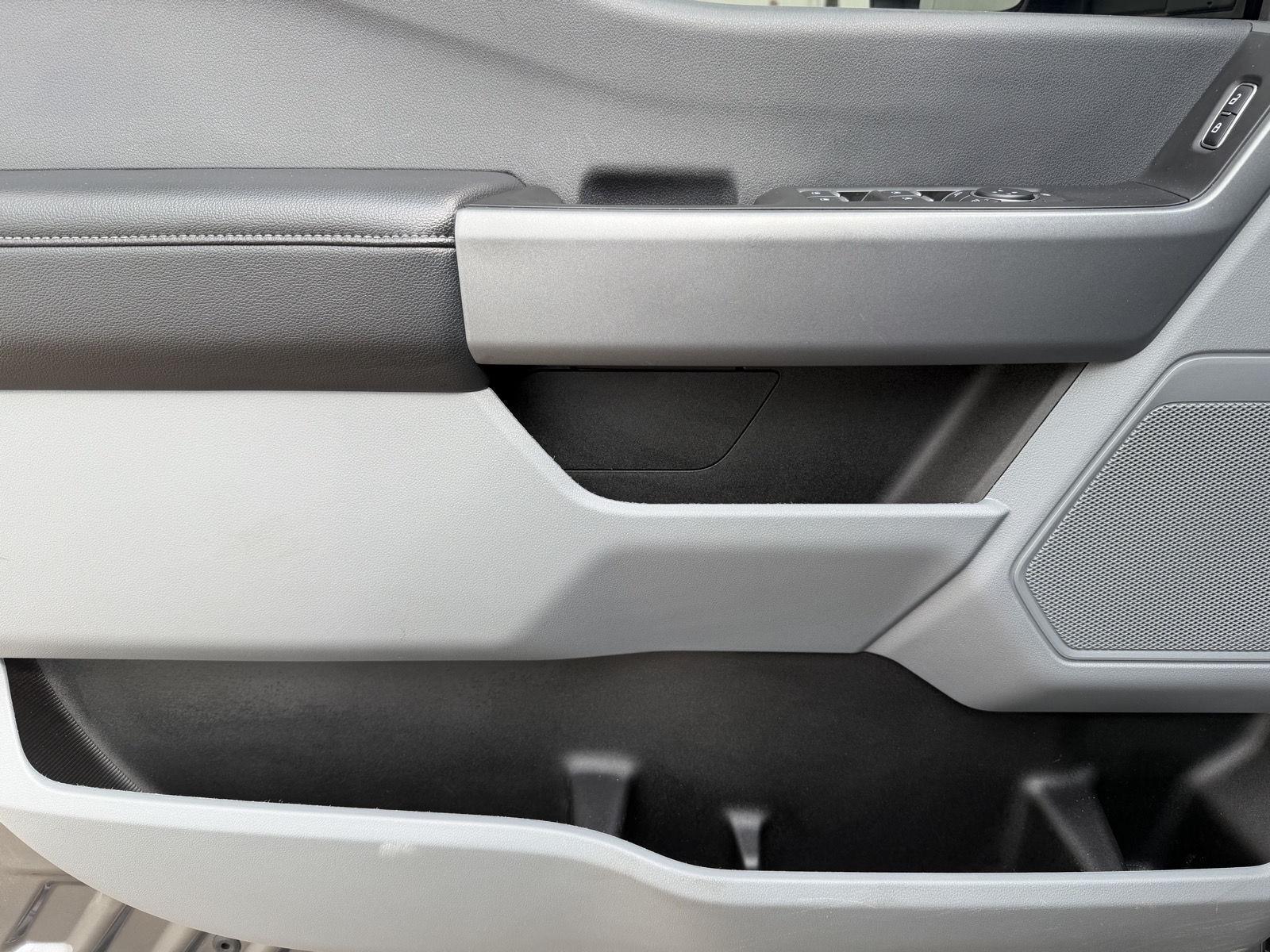 Vehicle photo 14