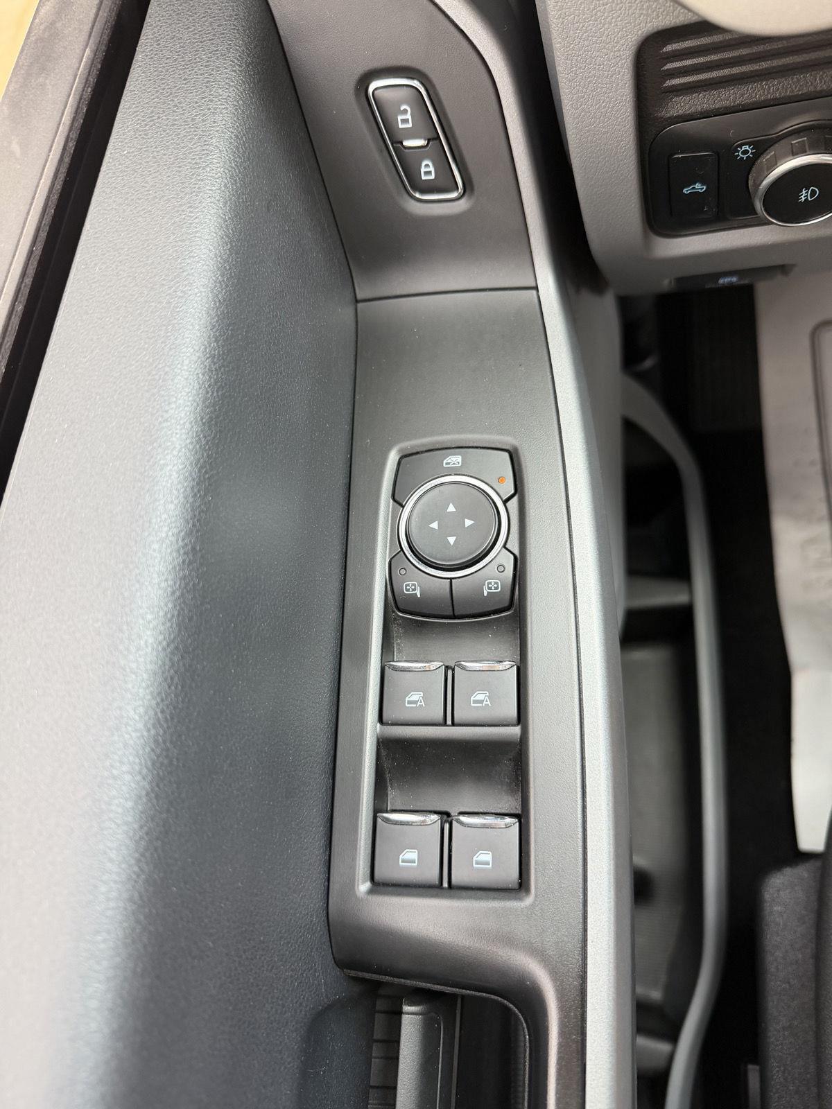 Vehicle photo 15