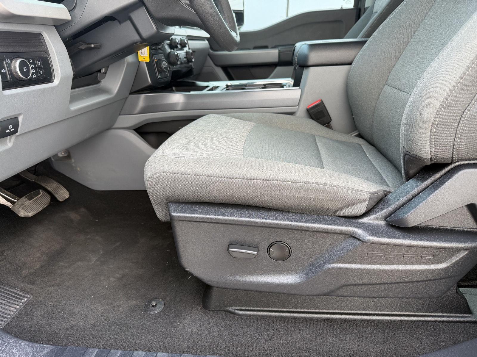 Vehicle photo 16