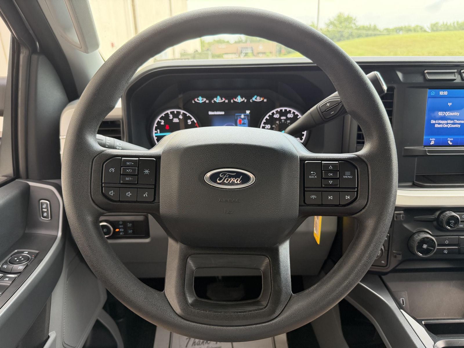 Vehicle photo 23