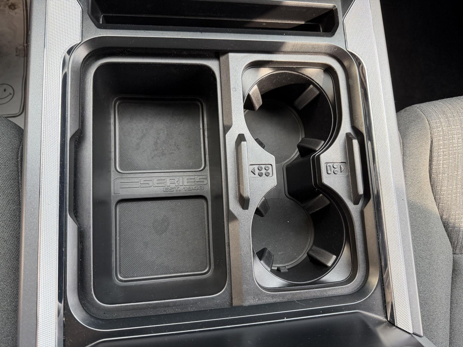 Vehicle photo 28