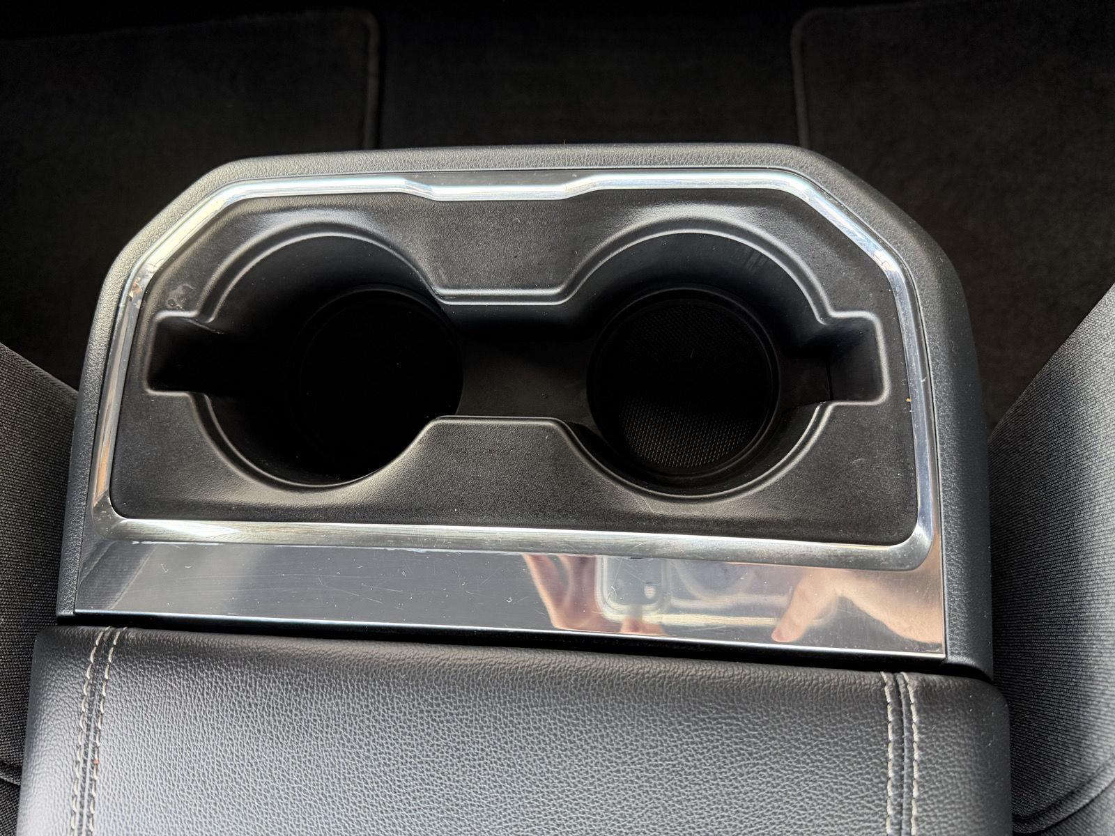 Vehicle photo 29