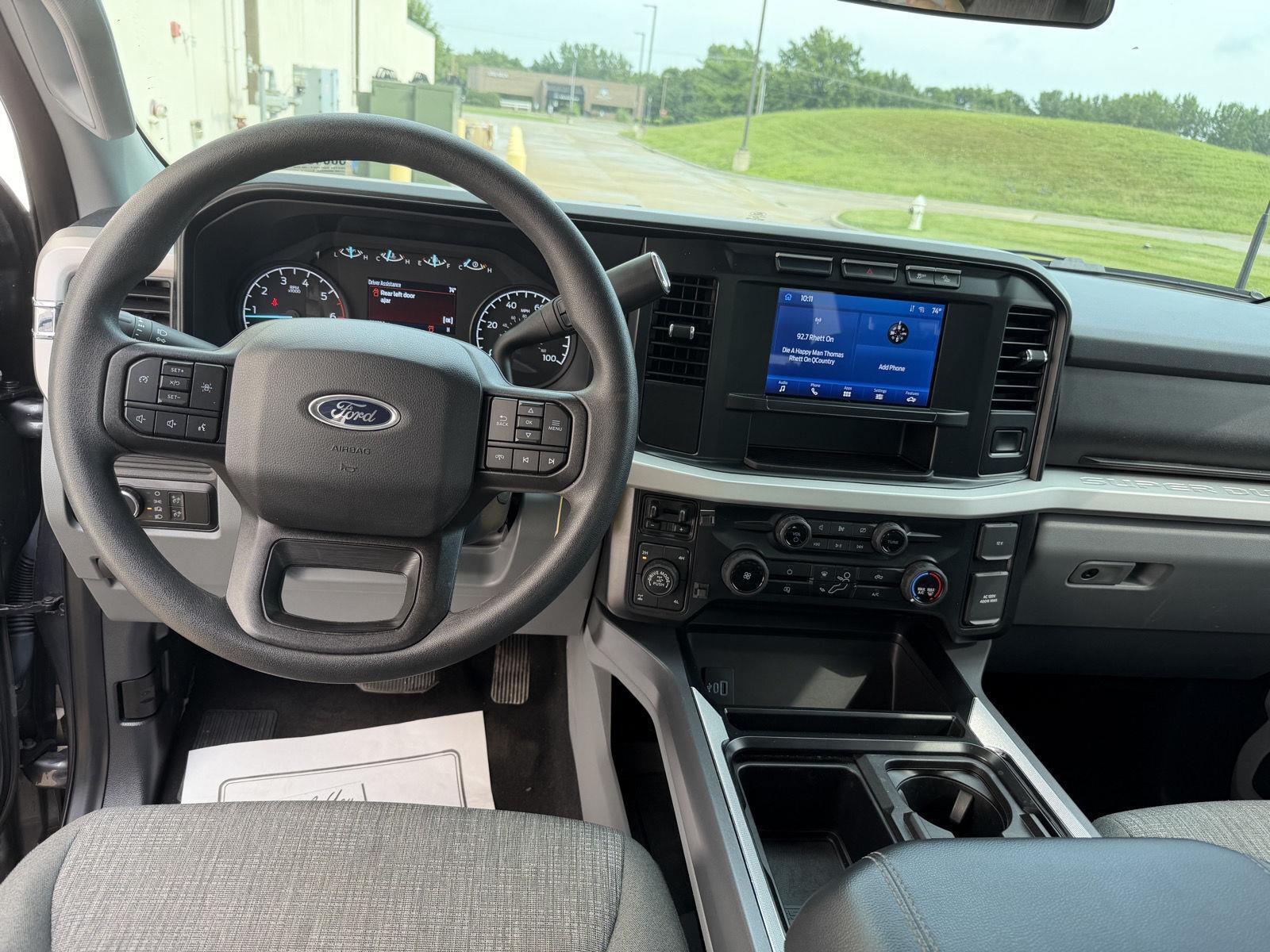 Vehicle photo 32